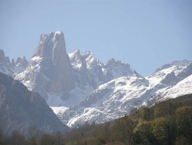 Naranjo de Bulnes o picu Urriellu
